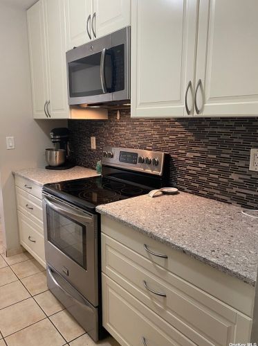 1303 Towne House Vlg, Hauppauge, NY 11749-4813