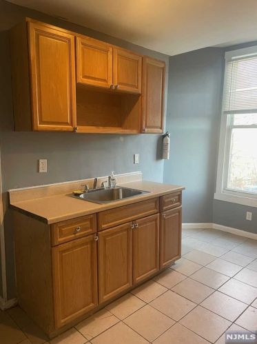74 5th St, Paterson NJ  07522-1324 exterior