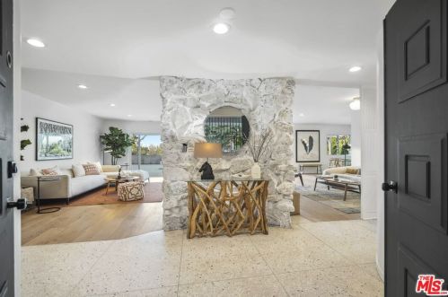 3351 Wrightwood Dr, North Hollywood CA  91604-3939 exterior