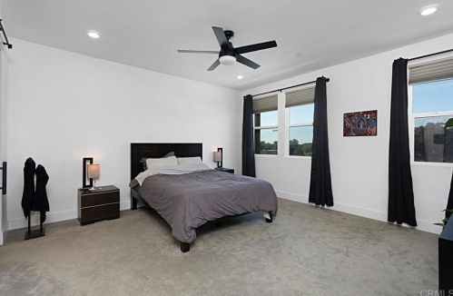725 Oak Ave, Carlsbad CA  92008-3013 exterior