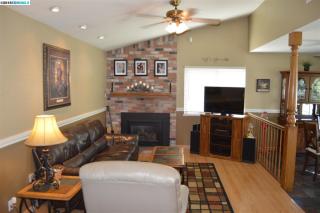 1620 Dawson Ct, Oakley, CA 94561-1910