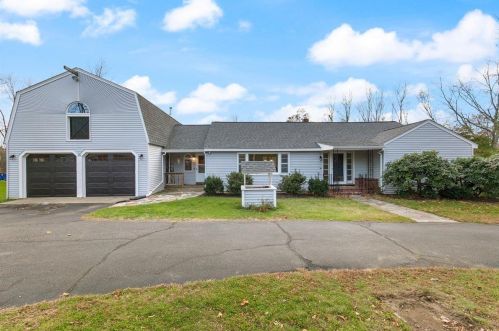 104 Old County Rd, Plaistow, NH 03865-2109
