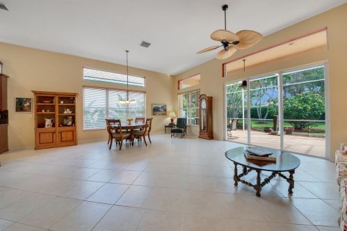 7110 Veneto Dr, Boynton Beach FL  33437-3741 exterior