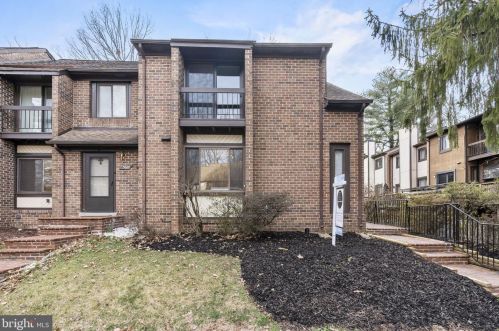 5818 Jacksons Oak Ct, Springfield, VA 22015-2303