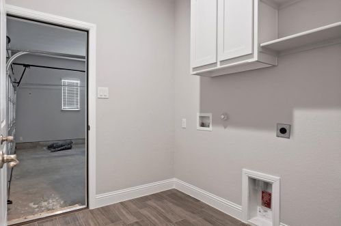 1105 Whispering Hills Dr, Midlothian TX  76063-6603 exterior