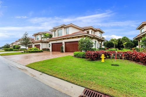 7801 Hawthorne Dr, Naples, FL 34113-3093