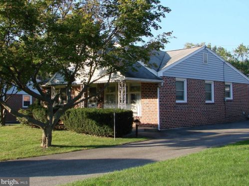 9 Lawnton Rd, Norristown, PA 19401-1848