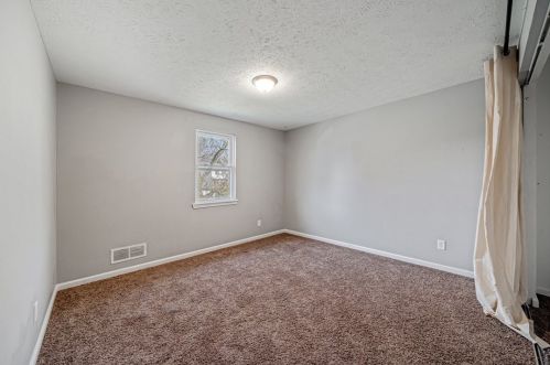 102 Redwood Cir, Latrobe PA  15650-2516 exterior