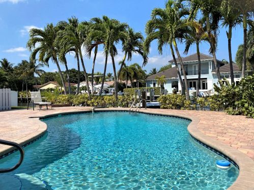 925 Cypress Dr, Delray Beach FL  33483-4901 exterior