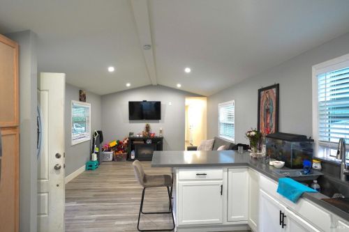 154 El Crystal Dr, Santa Rosa, CA 95407-7966