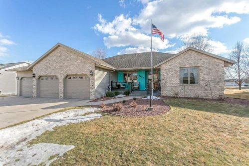 4443 Greenfield Ln, Manitowoc, WI 54220-0908