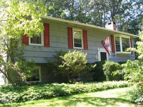 20 Flax Hill Rd, Brookfield Center, CT 06804-1025