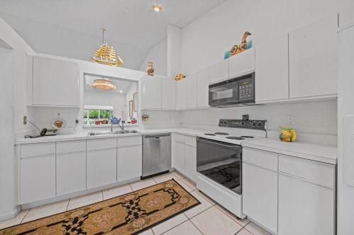 7617 Is Breeze Ter, Boynton Beach FL  33437-5403 exterior