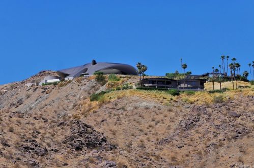 70 Santa Monica St, Palm Springs CA  92264-5257 exterior