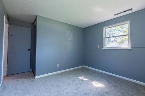 3647 Christopher Pl, Darbydale OH  43123-2427 exterior