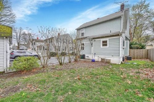 2 Riverside Dr, Airmont NY  10901-5703 exterior