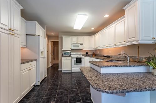 1632 Cherry Blossom Dr, Hammond IN 46321-5143 exterior