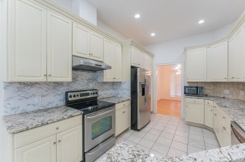 5 Stonewall Rd, Colchester CT  06420-4135 exterior