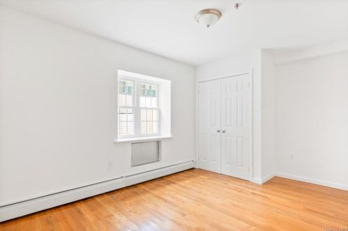 557 Logan Ave, Bronx NY  10465-2509 exterior