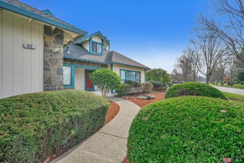 352 Countryside Dr, Santa Rosa, CA 95401-5690