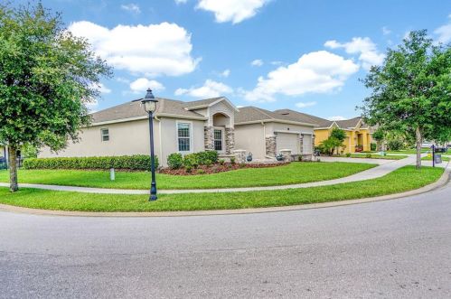 121 Myrtleberry Ln, Deland, FL 32724-7995