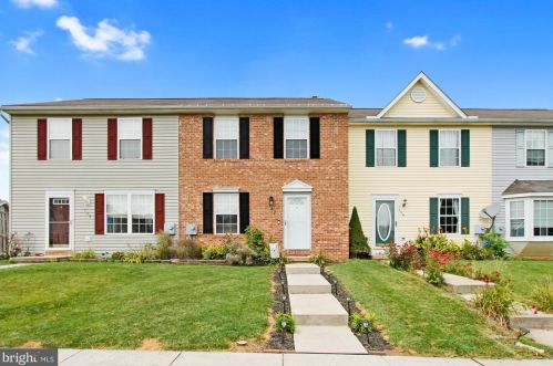 137 Apple Grove Ln, Littlestown PA  17340-1159 exterior
