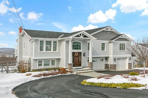 27 Kings Ridge Rd, Mahopac, NY 10541-4424