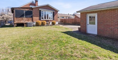 323 Swan Cir, Covington KY  41018-1937 exterior