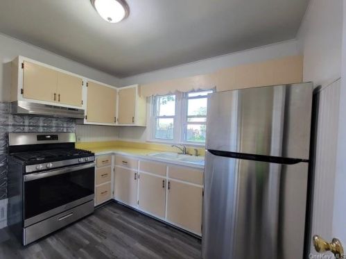 82 Ridgewood Ave, Middletown NY  10940-3415 exterior