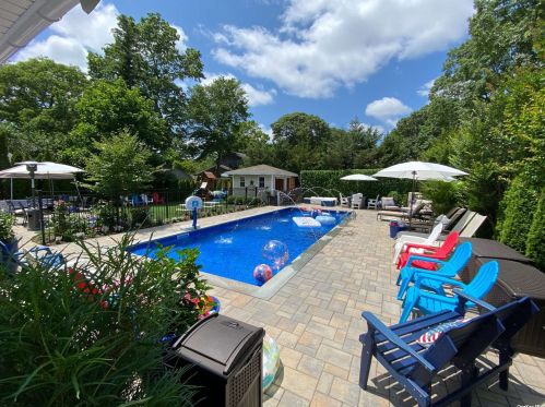 28 Surrey Dr, Center Moriches, NY 11934-2820