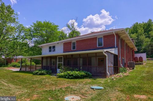 3450 Fishing Crk Vly Rd, Harrisburg PA 17112-9627 exterior