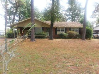 1319 Camelot Dr, Fayetteville NC  28304-4903 exterior
