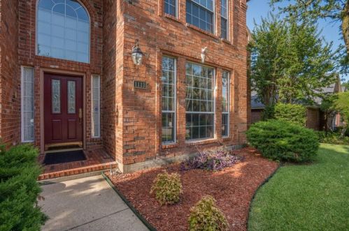1113 Hunters Creek Dr, Carrollton, TX 75007-1113