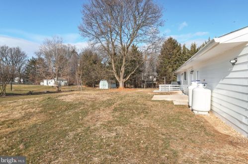 19 Locust Cir, Navy Sup Dpt PA  17050-3192 exterior