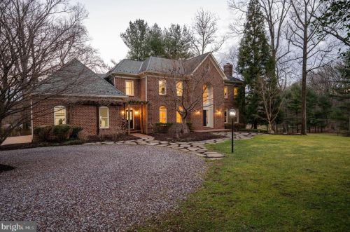 281 Golden Woods Ct, Great Falls VA  22066-4152 exterior