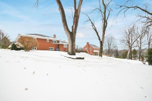 2221 Pleasantvue Cir, Pittsburgh, PA 15241-2327