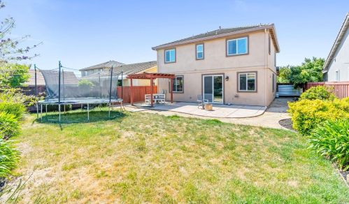 2312 Newcastle Dr, Vacaville CA  95687-8252 exterior