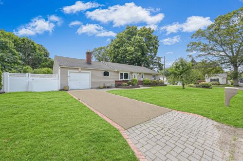18 Dual Dr, Lake Grove, NY 11755-3210