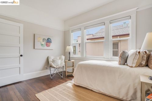 721 45 St, Oakland CA 94609-1802 exterior