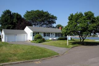 32 Gulfview Ct, Milford CT  06460-7212 exterior
