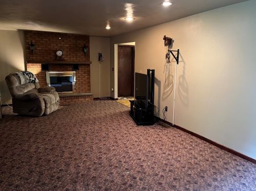 100 Circle Vue Dr, Fairdale, PA 15320-1106