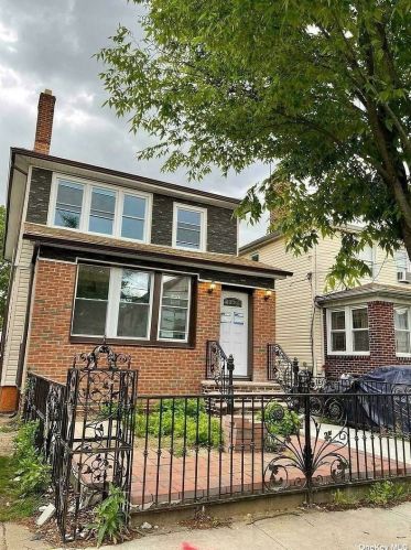 111-11 205th St, Jamaica, NY 11412-2209