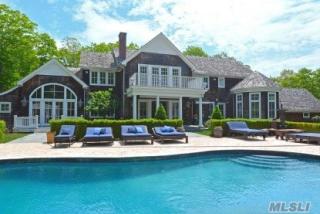 2136 Deerfield Rd, Pine Neck NY  11963-2027 exterior