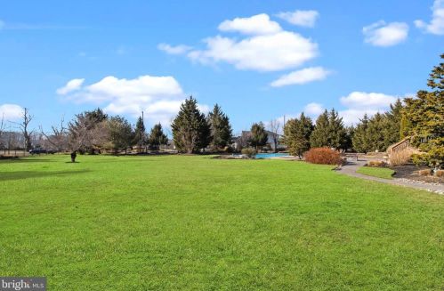 175 Edwards Dr, Southampton PA 18966-1174 exterior