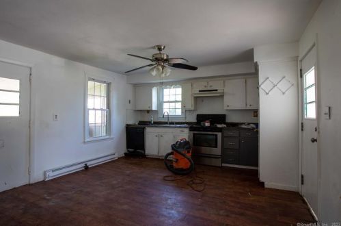 201 Town St, Norwich CT  06360-2402 exterior