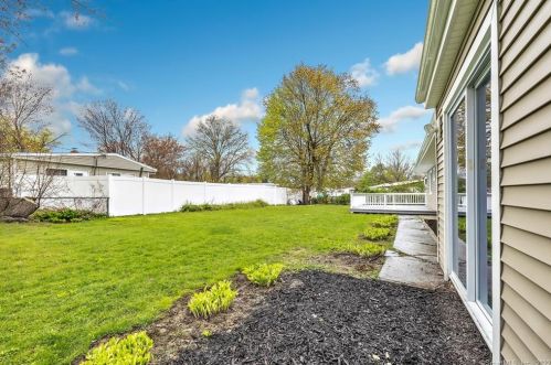 390 Marina Dr, Stratford CT  06614-2934 exterior