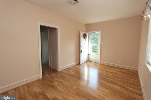 15 Chestnut St, Lansdale, PA 19446-2654