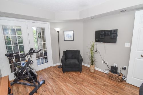 302 Keeneland Dr, Newport KY  41075-4071 exterior