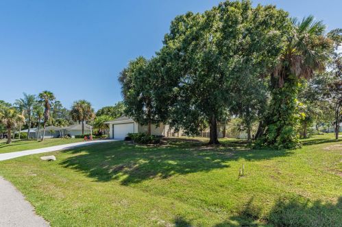 1573 Polynesian Ln, Sebastian, FL 32958-6535