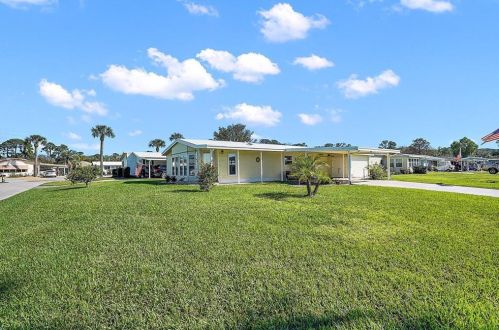 928 Hilltop Rd, Tavares, FL 32778-4505